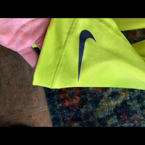 **SOLD**Nike Pro capris-Ladies - Picture 5 of 8